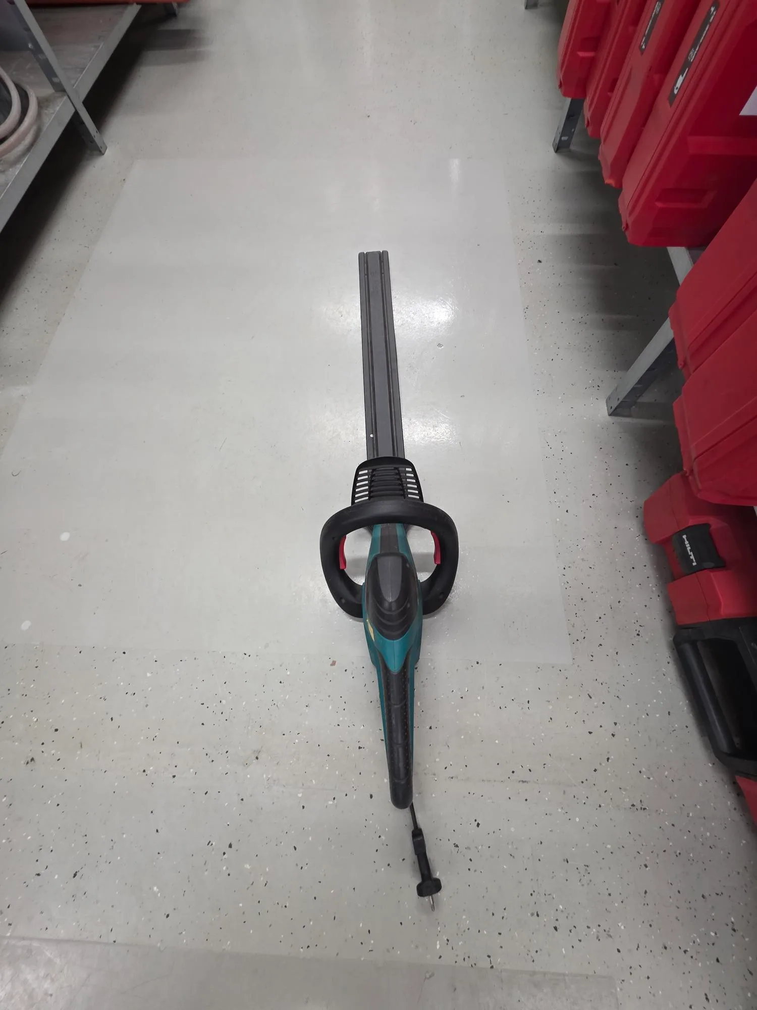 Pensasaidanleikkuri 63-70cm terällä, 230V